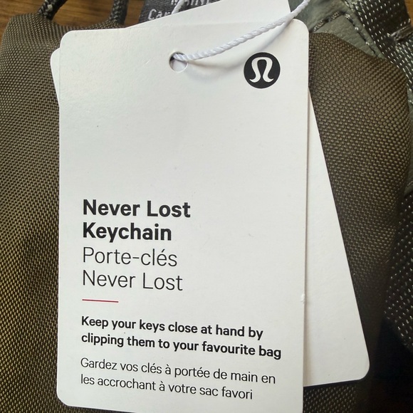 NWT Lululemon Never Lost Keychain and wallet - Olive Green - Picture 4 of 6